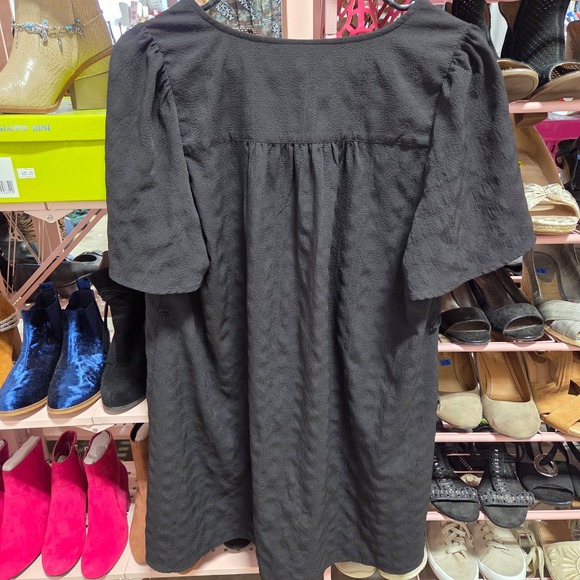 Nine West Black Textured V-Neck Flutter Sleeve Blouse Top Womens Size Medium - Picture 2 of 5